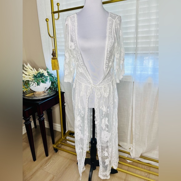 While Lace Cover Up for Swimsuit or shorts. One size only. Perfect for Summer - Picture 4 of 8